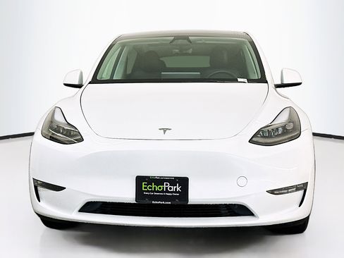 Used 2023 Tesla Model Y Long Range image 2