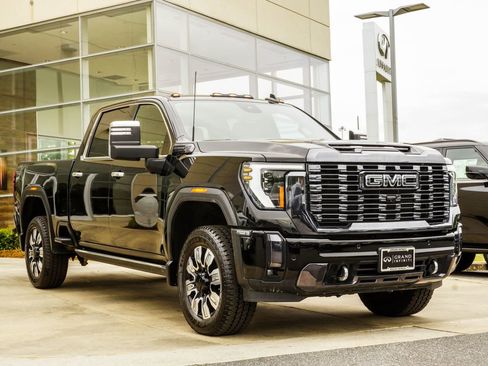Used 2024 GMC Sierra 2500 Denali Ultimate w/ Max Trailering Package AWD/4WD image 4