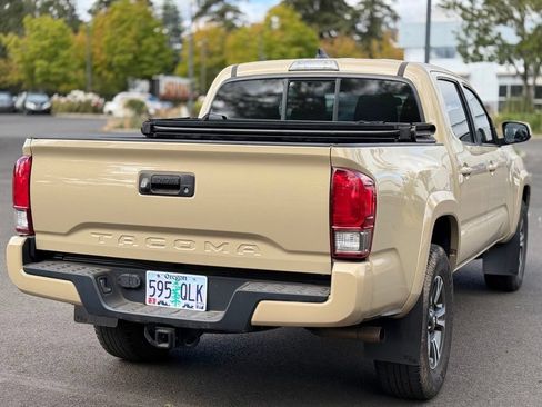 Used 2016 Toyota Tacoma TRD Sport w/ Towing Package RWD image 5