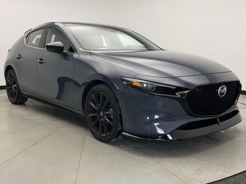 Used 2021 MAZDA MAZDA3 Hatchback w/Premium Plus Pkg image 7