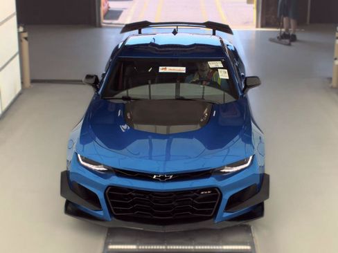 Used 2018 Chevrolet Camaro ZL1 RWD image 6