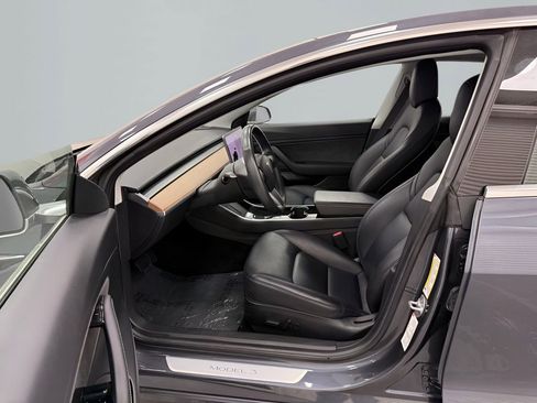 Used 2018 Tesla Model 3 Long Range RWD image 10