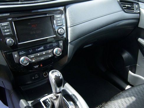 Used 2019 Nissan Rogue SV FWD image 8