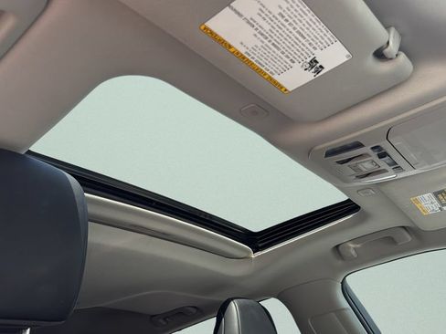 Used 2023 Toyota Highlander XLE FWD image 18