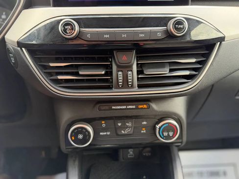 Used 2022 Ford Escape SE FWD image 47