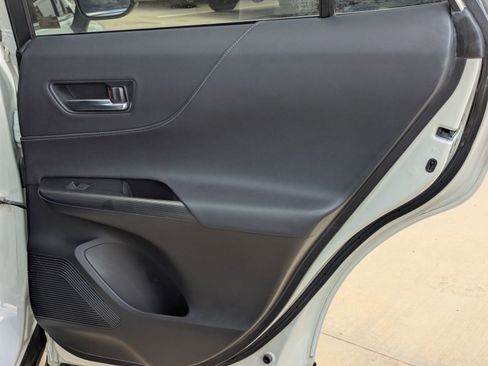 Used 2021 Toyota Venza Limited image 25