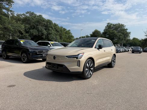 New 2026 Volvo EX90 Ultra AWD/4WD image 2
