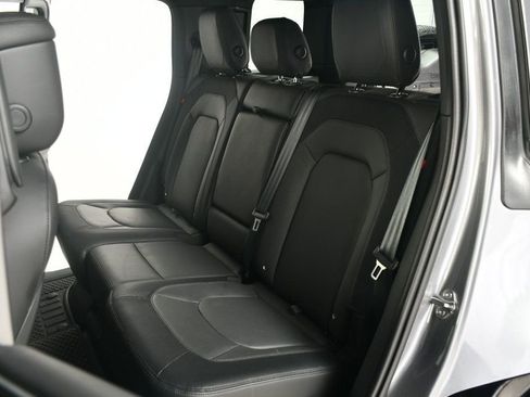 Used 2023 Land Rover Defender 110 X-Dynamic SE image 34