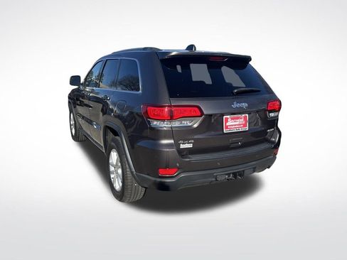 Used 2021 Jeep Grand Cherokee Laredo image 3