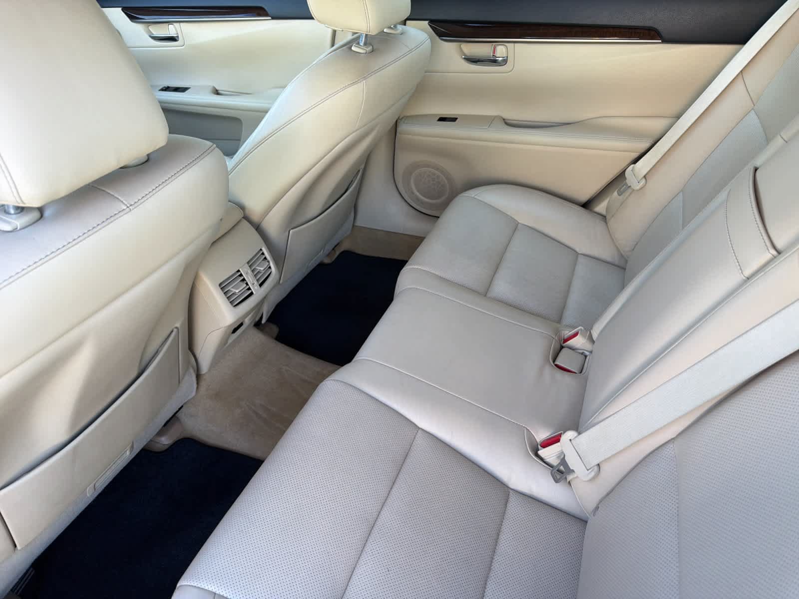 Used 2015 Lexus ES 350 w/ Luxury Package FWD image 4