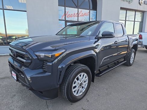 Used 2025 Toyota Tacoma SR5 image 2