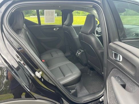 Used 2024 Volvo XC40 B5 Core AWD/4WD image 12