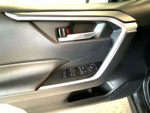 Used 2019 Toyota RAV4 XLE w/ Convenience Package image 15