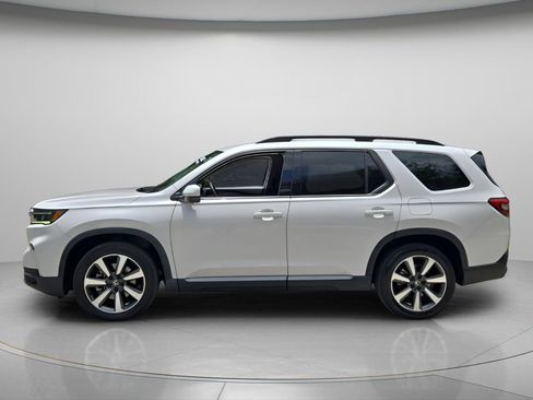 Used 2023 Honda Pilot Elite image 3