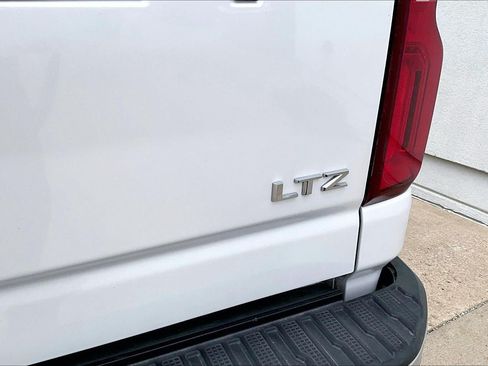 Used 2021 Chevrolet Silverado 2500 LTZ w/ LTZ Premium Package AWD/4WD image 6