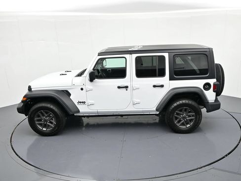 Used 2025 Jeep Wrangler Unlimited Sport AWD/4WD image 16