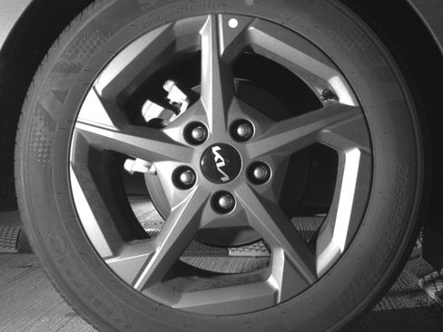 Used 2025 Kia K4 LXS image 15