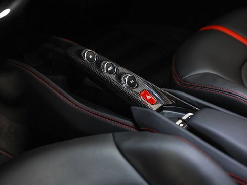 Used 2020 Ferrari F8 Tributo RWD image 38