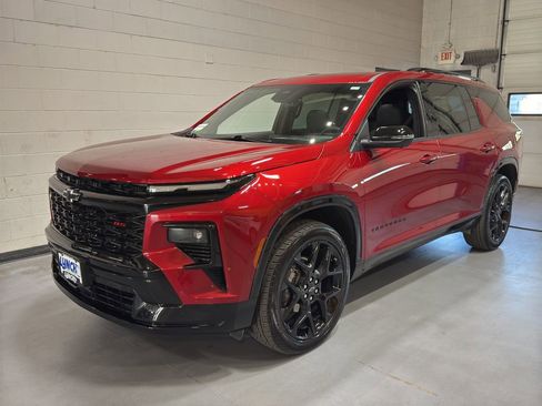 Used 2025 Chevrolet Traverse RS image 45