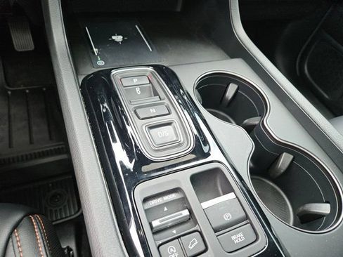 Used 2025 Honda Pilot TrailSport image 25