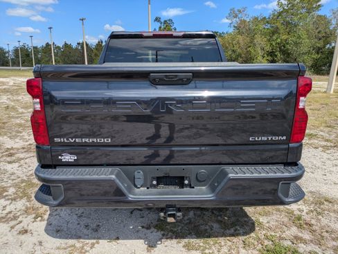 Used 2023 Chevrolet Silverado 1500 Custom image 5