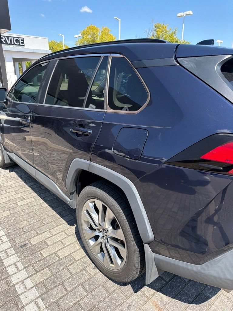 Used 2019 Toyota RAV4 XLE Premium FWD image 14