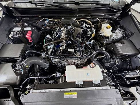 Certified 2025 Toyota Tacoma SR5 AWD/4WD image 27