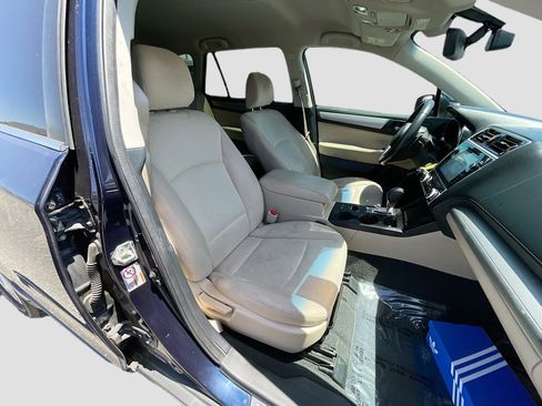 Used 2018 Subaru Outback 2.5i Premium AWD/4WD image 16