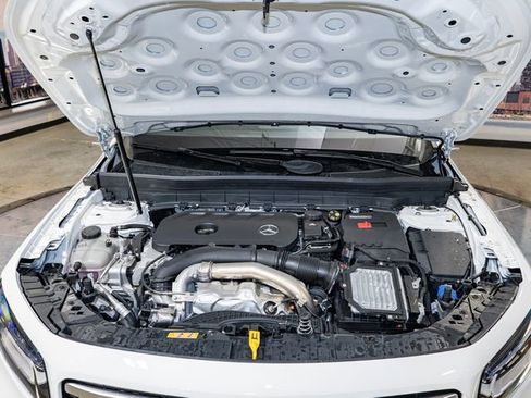 Used 2026 Mercedes-Benz GLB 250 4MATIC image 5