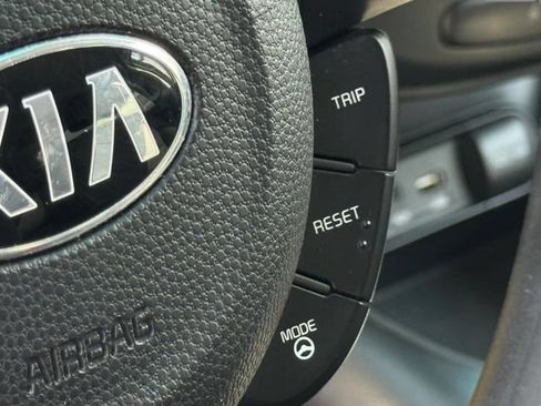 Used 2016 Kia Soul + FWD image 13
