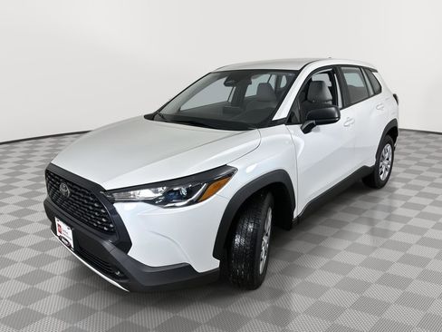 Used 2023 Toyota Corolla Cross L image 7