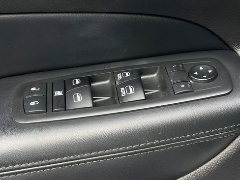 Used 2018 Jeep Grand Cherokee Altitude image 31