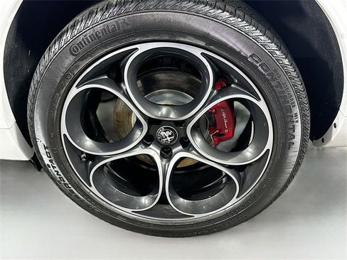 Used 2022 Alfa Romeo Stelvio Veloce image 31