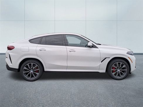 New 2026 BMW X6 xDrive40i image 2