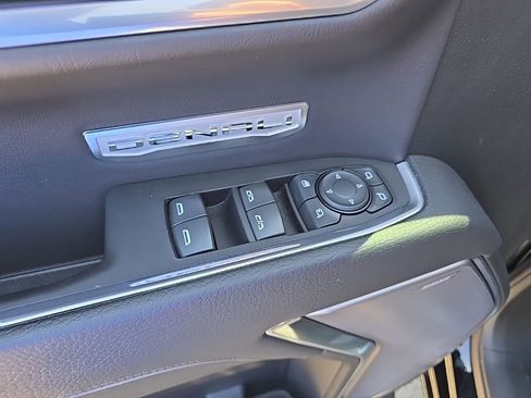 Used 2022 GMC Sierra 1500 Denali w/ Denali Carbonpro Edition AWD/4WD image 10