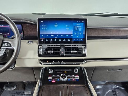 Used 2022 Lincoln Navigator Reserve image 26