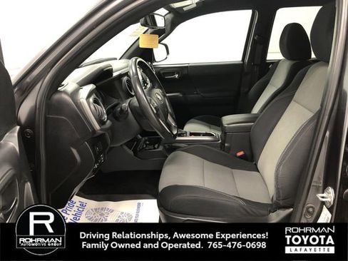 Used 2022 Toyota Tacoma TRD Sport image 11