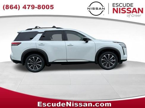New 2026 Nissan Pathfinder Platinum w/ Accent Package image 2