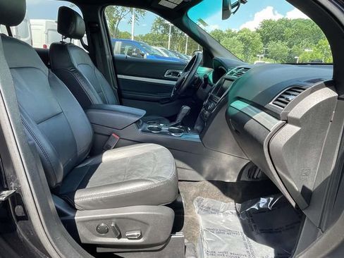 Used 2016 Ford Explorer XLT w/ Equipment Group 202A FWD image 29