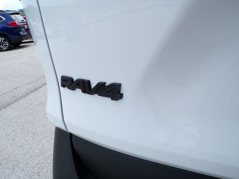 Used 2024 Toyota RAV4 XLE w/ Convenience Package FWD image 18