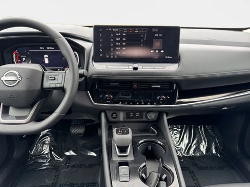 Used 2026 Nissan Rogue SL FWD image 13