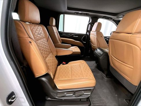 Used 2023 Cadillac Escalade ESV Sport w/ LPO, ONYX Package image 25