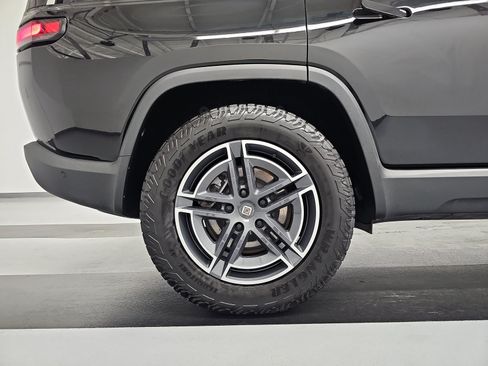 Used 2025 Rivian R1S Adventure AWD/4WD image 12