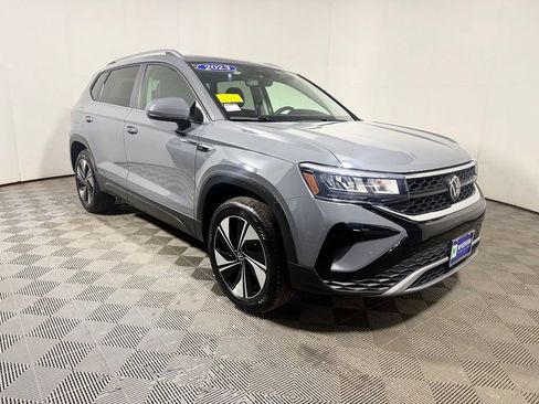 Used 2023 Volkswagen Taos SE w/ Panoramic Sunroof Package AWD/4WD image 10