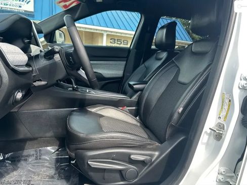 Used 2024 Jeep Compass Latitude AWD/4WD image 2
