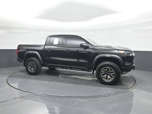 Used 2025 Chevrolet Colorado ZR2 w/ Technology Package AWD/4WD image 11