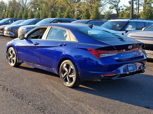 Certified 2023 Hyundai Elantra Limited w/ Preferred Accessory Package image 6