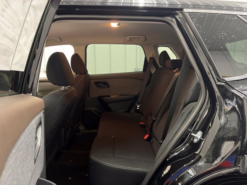 Used 2023 Nissan Rogue S AWD/4WD image 14