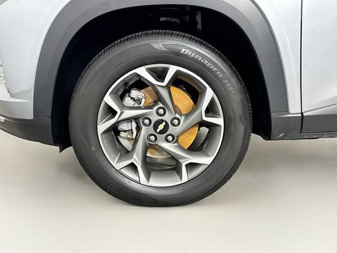 Used 2025 Chevrolet Trax LT FWD image 28