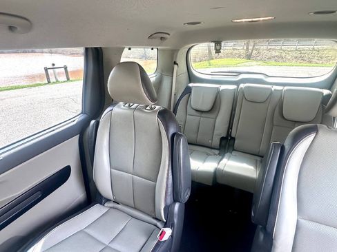 Used 2015 Kia Sedona SX FWD image 29